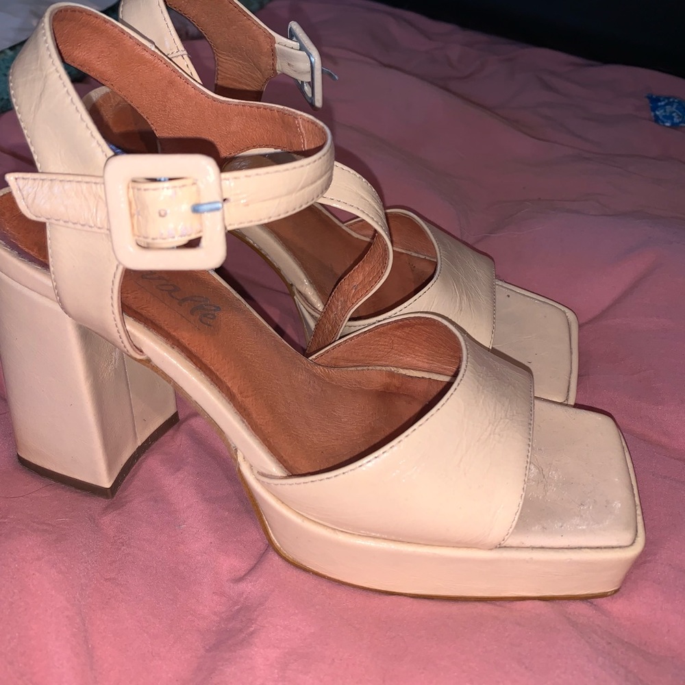 L’INTERVALLE heels worn once !